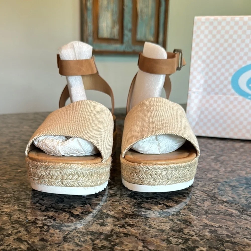 Soda Tan and Cream Espadrille Shoes with Platform Sole EUC 9